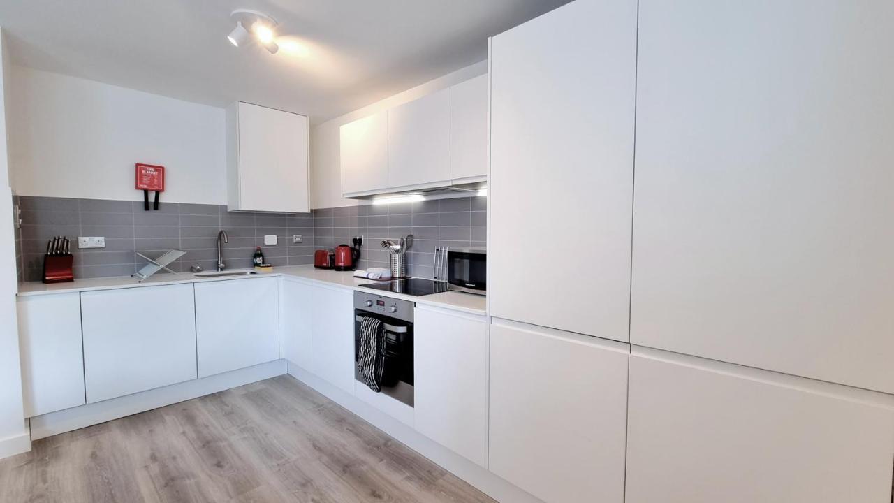 Roomspace Serviced Apartments - Kew Bridge Court London Bagian luar foto